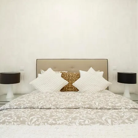 Apartment Cortes In Historic Neighborhood Lisbon