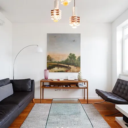 Apartment Cortes In Historic Neighborhood Lisbon
