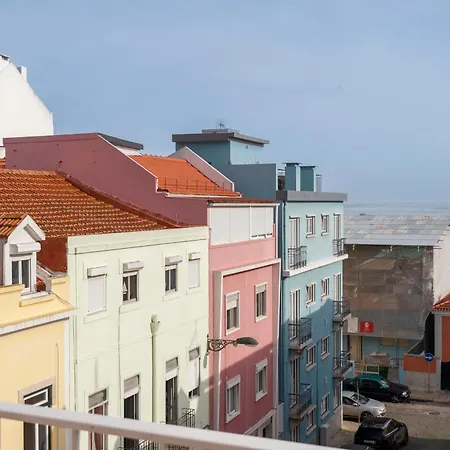 Apartment Cortes In Historic Neighborhood Lisbon