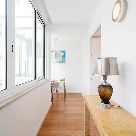 Apartment Cortes In Historic Neighborhood Lisbon