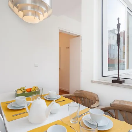 Cortes In Historic Neighborhood 리스본