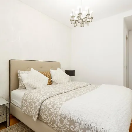 Cortes In Historic Neighborhood Apartment Lisbon