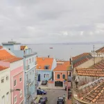 Cortes In Historic Neighborhood Apartman