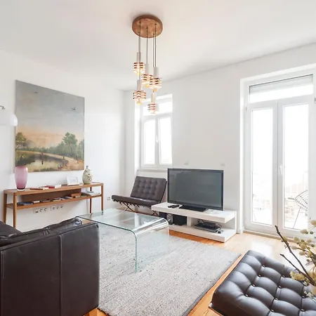 Cortes In Historic Neighborhood Appartement