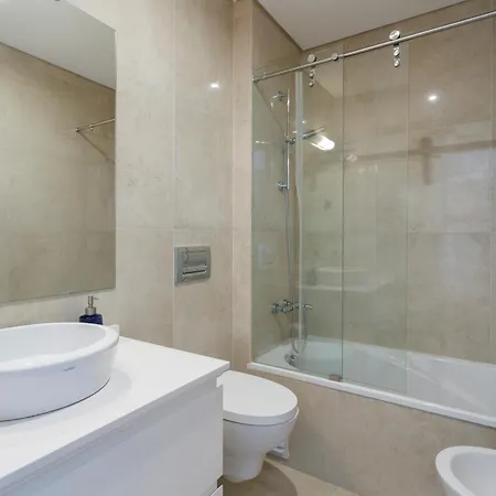 Cortes In Historic Neighborhood Appartement